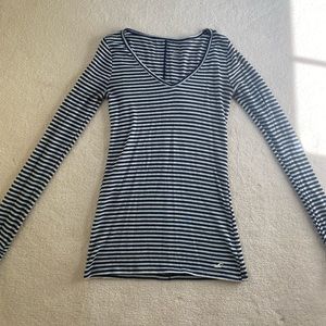 Hollister Women’s Long-sleeved shirt XS in black and white with ruche on sleeves